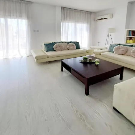 Apartment Gladstonos 3 *
